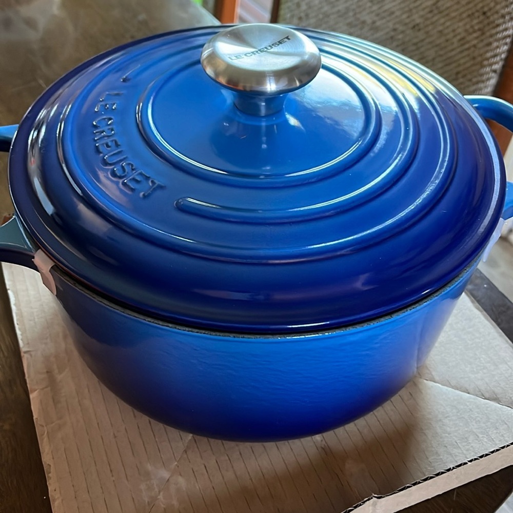 Le Creuset 4.5 qt Dutch Oven in Azure Blue - new in box